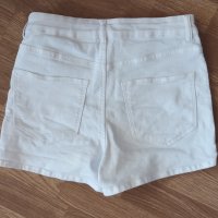 Комплект от дамски къси панталонки H&M и потник, снимка 2 - Къси панталони и бермуди - 33686402
