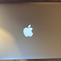 MacBook Air , снимка 1 - Лаптопи за дома - 42930309