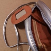 Нова малка сребърна чанта за рамо ръка с огледало, снимка 3 - Чанти - 37751212