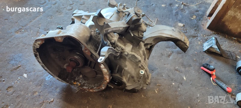 Ръчна скоростна кутия R 169 261 03 01 Mercedes B180 W245 6ск. - 400лв, снимка 1