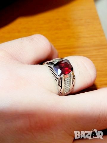 Сребърен мъжки пръстен с рубин и с много инкрустирани цирконии по него , снимка 1