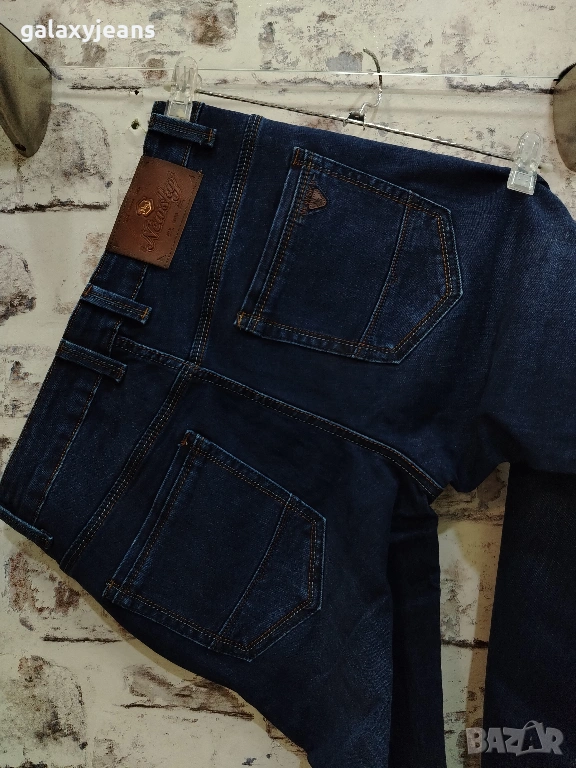 New sky- прави дънки, тъмен класика цвят, почти неизбелени, изчистени, плътен деним с лек еластан, снимка 1