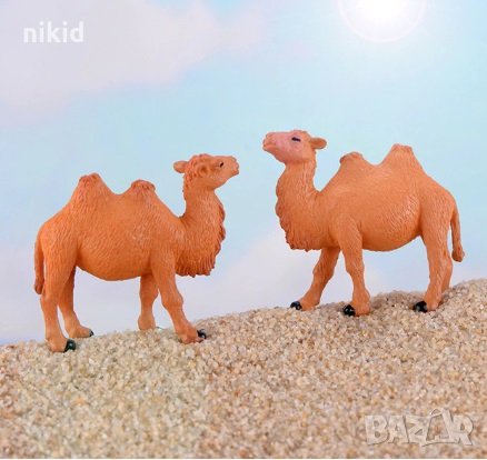 Камила малка пластмасова фигурка играчка и топер украса за торта декор, снимка 1