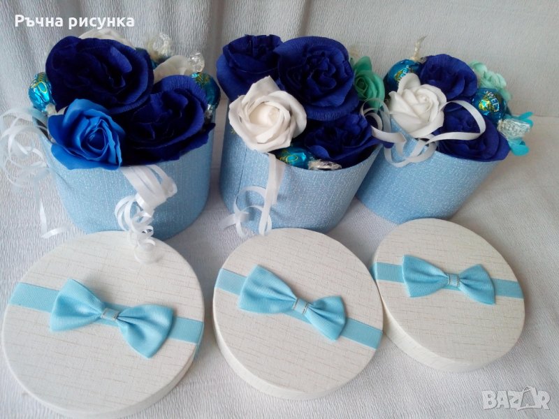 Налични кутии с рози и бонбони в синьо, снимка 1