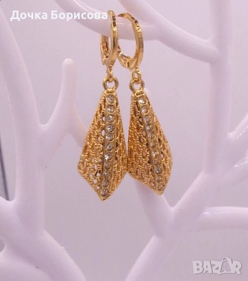 Триъгълни ажурни обеци с камъни -с позлата, снимка 1