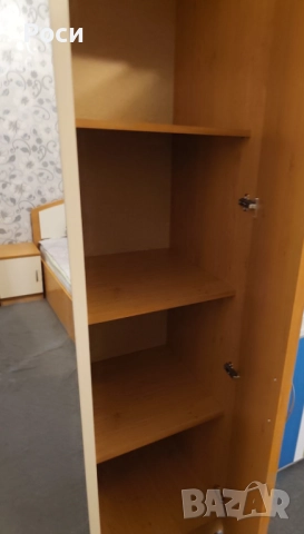 Трикрилен гардероб 150х200 см., цвят медна елша с крем, снимка 3 - Гардероби - 52857763