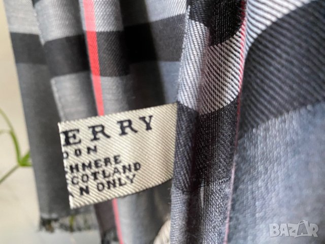 Шал Burberry в сиво каре, снимка 7 - Шалове - 43788567