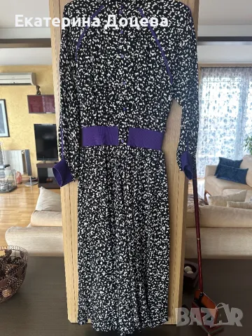 Рокля на цветчета с лилави орнаменти