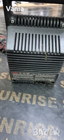 Зарядно за акумулатор Bosch, снимка 3 - Аксесоари и консумативи - 52789524