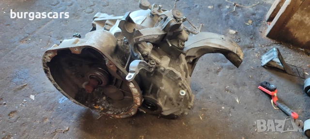 Ръчна скоростна кутия R 169 261 03 01 Mercedes B180 W245 6ск. - 400лв