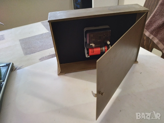 Месингов настолен часовник Pallas Quartz, снимка 10 - Антикварни и старинни предмети - 52973310