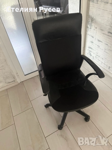 1711 офис кожен стол  / президентски  -цена 73лв или 37,32 евро         смр -  черна кожа  с една за, снимка 3 - Столове - 52445064