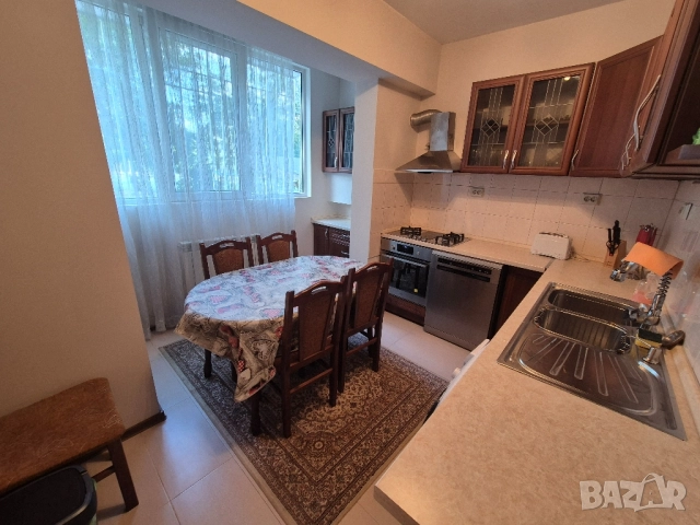 Тристаен апартамент в ж.к. Свобода, снимка 13 - Апартаменти - 51803595