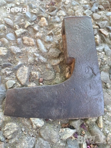 Стара малка брадва 