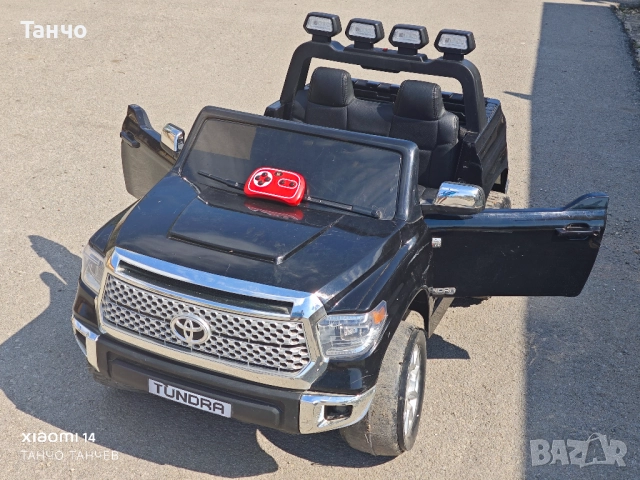 Голям двуместен акумулаторен джип TOYOTA Tundra 12V - 2x9Ah с дистанц.