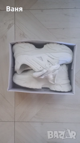 Нови,с етикет бели маратонки, дамски 