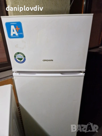 Хладилник CROWN с горна камера 