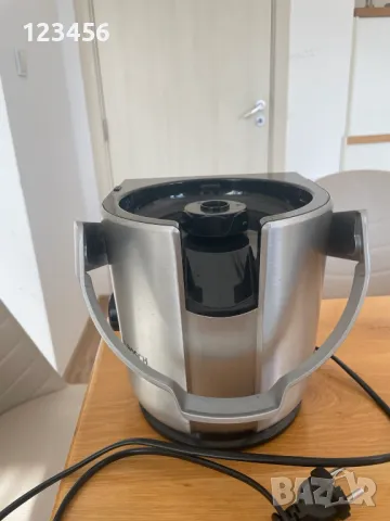 Мощна сокоизтисквачка Бош с КЕРАМИЧЕН НОЖ за цели плодове. Отвор 84 мм, снимка 4 - Сокоизстисквачки и цитрус преси - 49223628