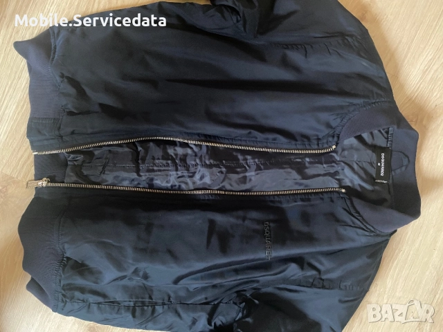 Оригинален Dsquared2 бомбер в размер М в перфектно състояние, снимка 4 - Спортни дрехи, екипи - 52468050