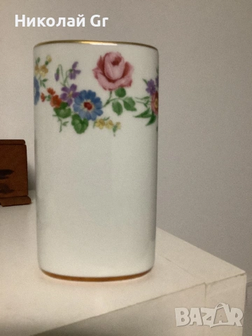Ваза за цветя порцелан произведено в Германия Хътчен Ройтер 1960 години височина 15см отличен състоя
