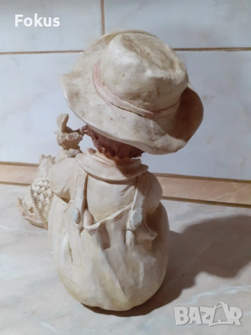 Страхотна красива статуетка момченце с кученца и гълъбче, снимка 4 - Антикварни и старинни предмети - 53356348