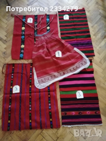 Стари автентични престилки, ръчно изработени в различни години и краища. 