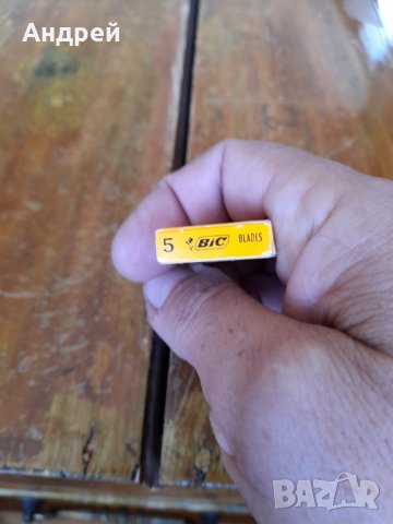 Стари ножчета за бръснене Bic, снимка 2 - Други ценни предмети - 36731362