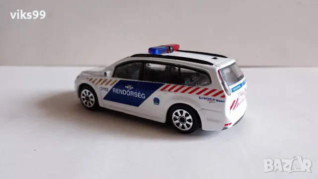 Bburago Ford Focus Combi Magyar Police 1:43, снимка 3 - Колекции - 48940832