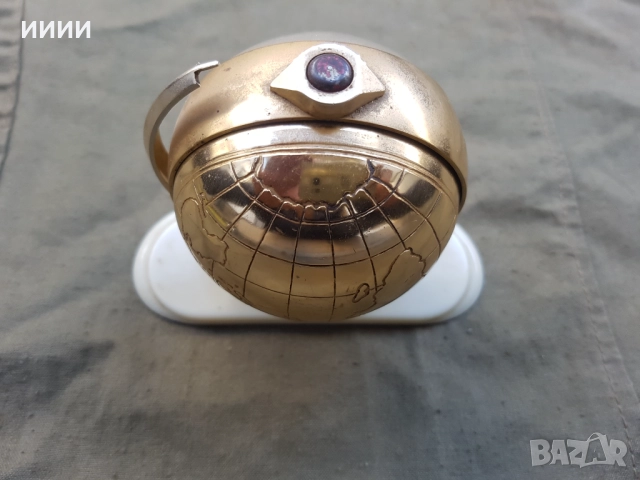 Часовник будилник Слава глобус, снимка 3 - Антикварни и старинни предмети - 52649796