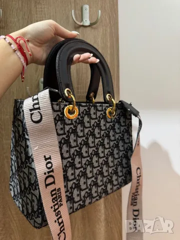 Дамска чанта , снимка 2 - Чанти - 48694606