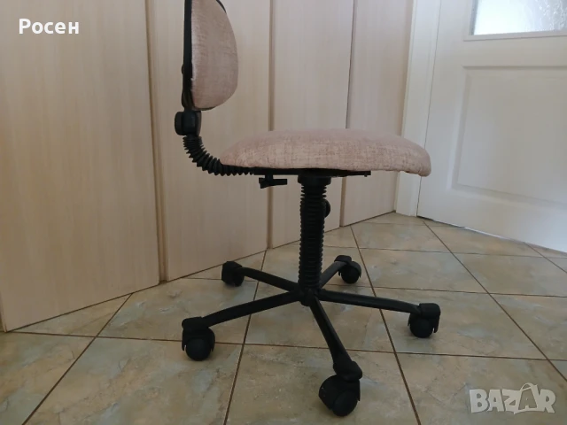 Продавам детски стол за бюро, снимка 2 - Мебели за детската стая - 50612445