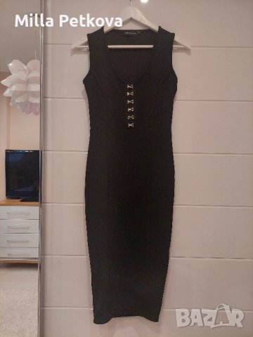 Дамска черна рокля по тялото