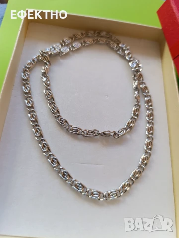 Чисто нов, масивен и дълъг сребърен ланец.В кутия 
