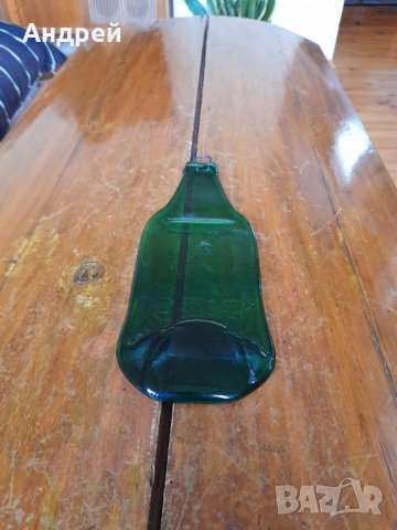 Стара бутилка за стена