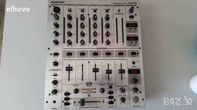 Музикален миксер Behringer DJX-700