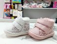 Бебешки ботички с пух в бяло и розово, снимка 1 - Бебешки боти и ботуши - 43272021