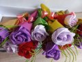Букетчета с по три броя сапунени розички ,цена за букетче 3лв, снимка 1 - Декорация за дома - 40206641