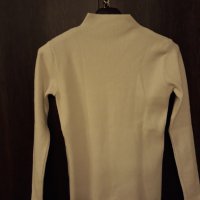 Бяла плетена блузка дълъг ръкав, по врата, по тялото е 1 съдържа еластан, с емитация на копчета , снимка 6 - Блузи с дълъг ръкав и пуловери - 37414762