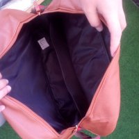 Нова удобна чанта, снимка 3 - Чанти - 28600573