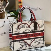 Дамски чанти Christian Dior , снимка 1 - Чанти - 36997283