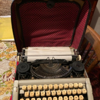 Пишеща машина, снимка 1 - Антикварни и старинни предмети - 44855227