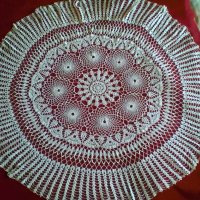 Кръгла покривка за маса, плетена на една кука, снимка 2 - Декорация за дома - 34961574