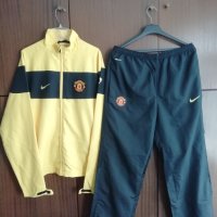 Manchester United Nike оригинален анцуг комплект горнище и долнище Манчестър Юнайтед размер L, снимка 1 - Спортни дрехи, екипи - 43397182