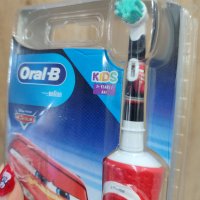 Детска електрическа четка за зъби Oral B Cars колички, нова в кутията, снимка 2 - Други - 43723604