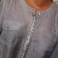 Сиво-зелена риза/блуза с джобчета и пайети около деколтето , снимка 3 - Ризи - 38811278