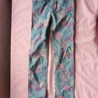 дънки на цветя логг, снимка 1 - Детски панталони и дънки - 37487854