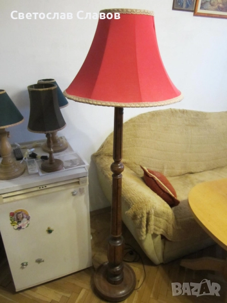 Висок лампион със стойка от стругован и фрезован орех с красива червена шапка - 2, снимка 1