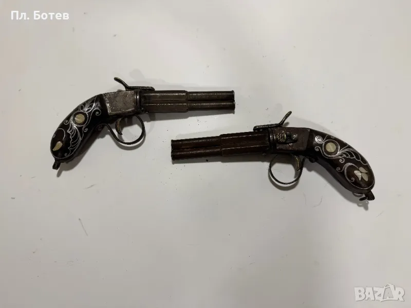 Чифт стари пистолети, револвер, снимка 1