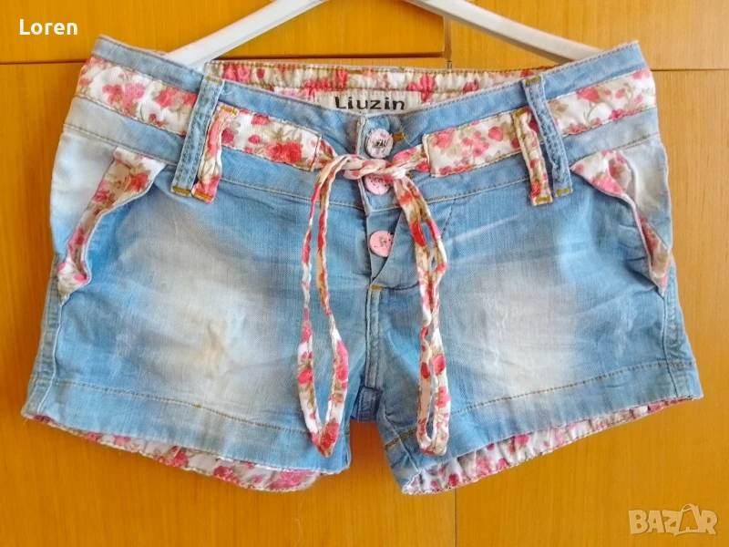 Красиви дънки с флорални орнаменти и копчета, снимка 1