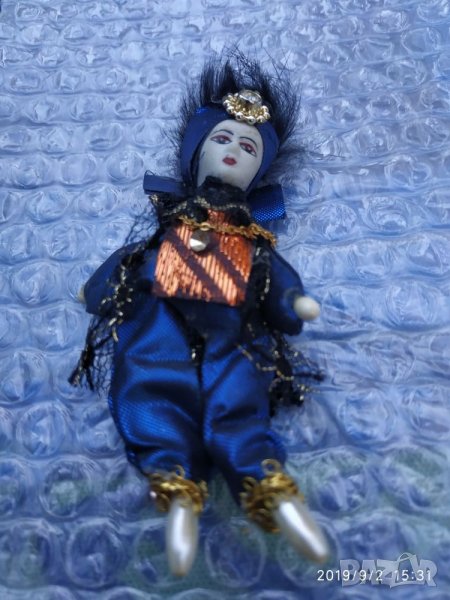 Брошка порцеланова кукла внос, снимка 1